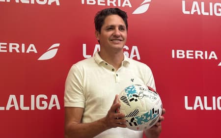 Edmílson, campeão mundial de 2002 e vencedor da Champions League com o Barcelona