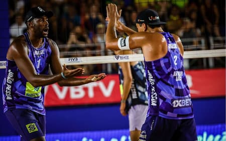Evandro e Arthur Lanci no Elite 16 de João Pessoa (Foto: Volleyball World)