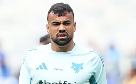 Fabrício Bruno jogador do Cruzeiro durante aquecimento antes da partida contra o Fluminense