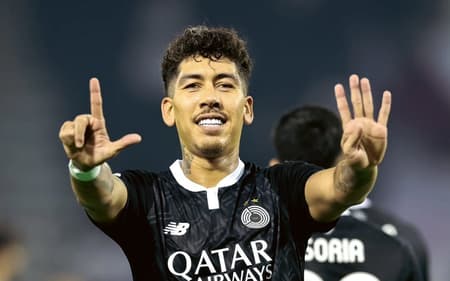 Firmino comemorando seu primeiro com a camisa do Al Sadd (Foto: Divulgação/Al Sadd)