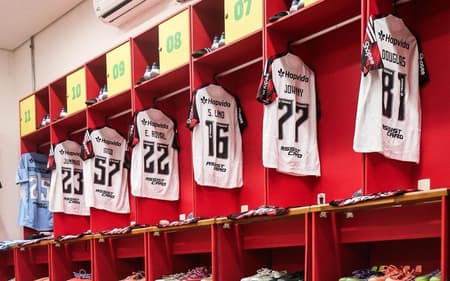 Vestiário do Flamengo na Ilha do Retiro (Foto: Divulgação/Flamengo)