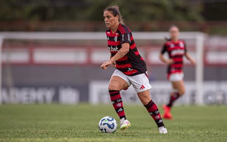 Gláucia em campo pelo Flamengo no Brasileirão Feminino (Foto: Paula Reis/Flamengo)