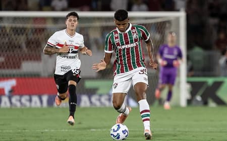 Hércules em campo pelo Fluminense contra o São Paulo
