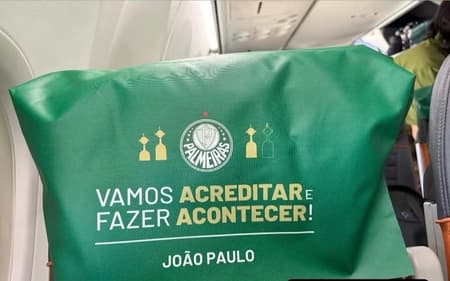 Palmeiras deixa mensagens no avião