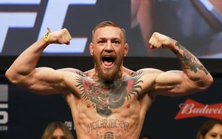 Conor McGregor em pesagem no UFC (Foto: MICHAEL REAVES / AFP)