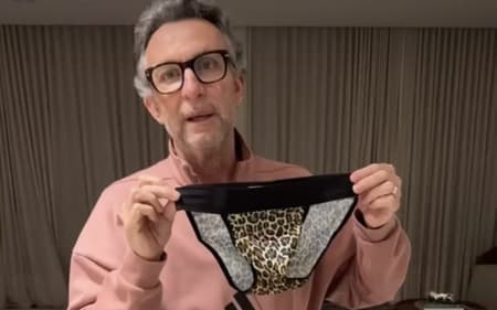 Neto com tanguinha que prometeu usar em caso de sucesso de Ferrerinha em "aposta"