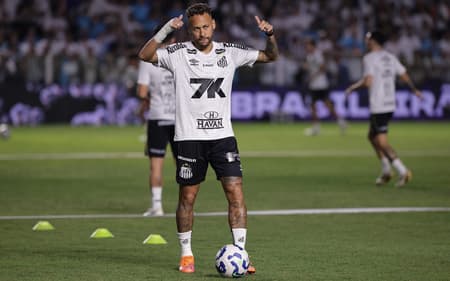 Neymar Jr jogador do Santos durante aquecimento antes da partida contra o Palmeiras