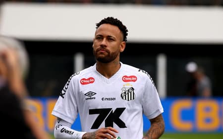 Neymar Jr jogador do Santos durante partida contra o Fortaleza no estadio Vila Belmiro pelo campeonato Brasileiro A 2025.