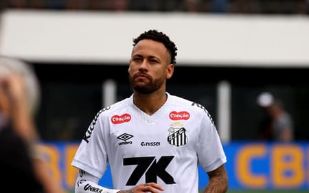 Neymar Jr jogador do Santos durante partida contra o Fortaleza no estadio Vila Belmiro pelo campeonato Brasileiro A 2025.