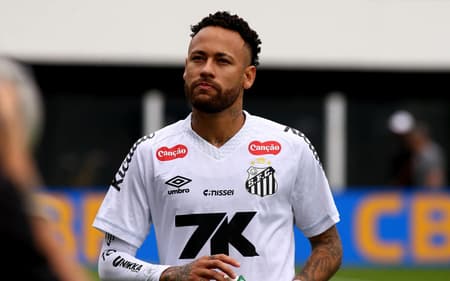 Neymar Jr jogador do Santos durante partida contra o Fortaleza no estadio Vila Belmiro pelo campeonato Brasileiro A 2025.