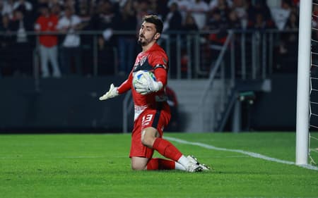 O goleiro Rafael é um dos destaques do São Paulo na temporada