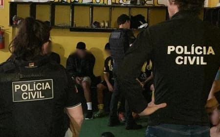 Operação da Polícia Civil no EC São Gabriel