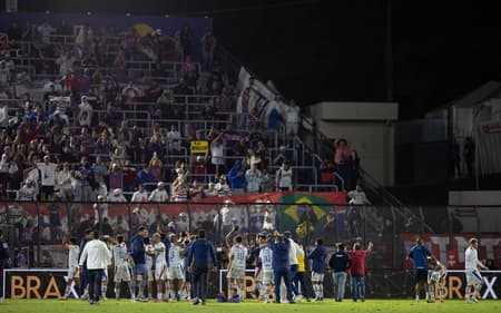 Torcida do Fortaleza na partida contra o RB Bragantino, pelo Brasileirão (Foto: Joisel Amaral/Agif/Gazeta Press)