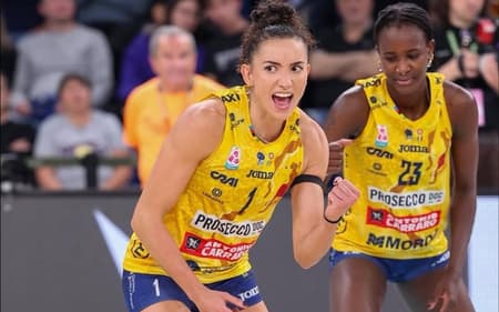 Gabi Guimarães em ação pelo Conegliano (Foto: Reprodução / Instagram)