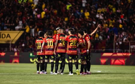 Sport pode ser rebaixado nesta rodada (Foto: Paulo Paiva / Sport)