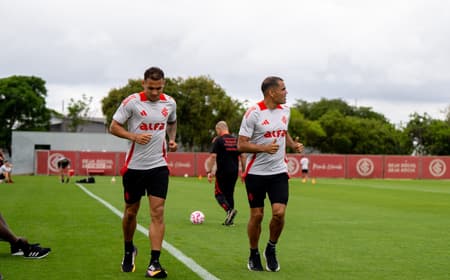 Alan Patrick e Gabriel Mercado em treino do Internacional