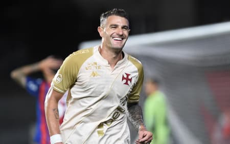 Vegetti Jogador do Vasco, comemora seu gol, durante partida contra o Bahia, valida pela decima sexta rodada do Campeonato Brasileiro