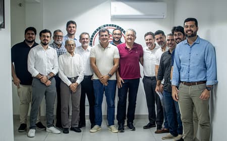 Diretoria do Vitória reunida com empresas responsáveis pelo projeto (Foto: Victor Ferreira / EC Vitória)