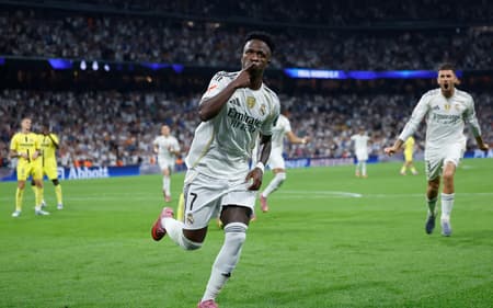 Vini Jr comemora gol do Real Madrid sobre o Villarreal, pela La Liga