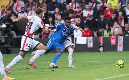 Vini Jr no duelo entre Real Madrid e Rayo Vallecano (Foto: Thomas Coex/AFP)