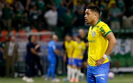 Vitor Roque, jogador do Palmeiras, durante partida contra o time do Cruzeiro