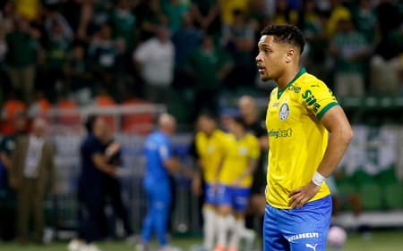 Vitor Roque, jogador do Palmeiras, durante partida contra o time do Cruzeiro