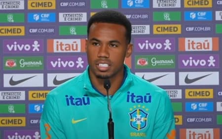 Gabriel Magalhães. zagueiro da Seleção, em entrevista coletiva (Foto: Reprodução/CBF)