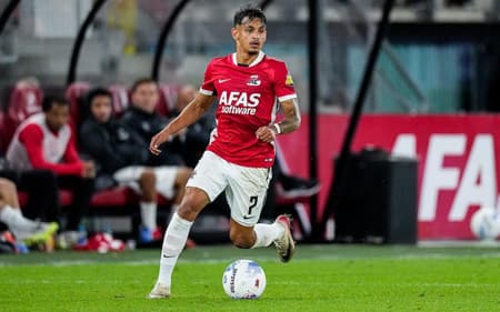 Weslley Patati se despediu do Santos com 33 partidas pelo elenco profissional. (Foto: Divulgação / AZ Alkmaar)