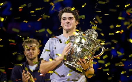 Com autoridade, João Fonseca vence Fokina e é campeão do ATP da Basileia. (Foto: Reprodução)