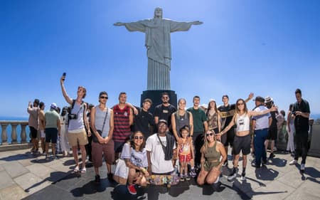Skatistas visitam Cristo Redentor antes de Pro Tour STU (Foto: Julio Detefon)