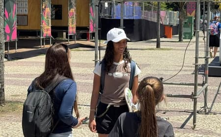 Rayssa Leal recebe fãs no STU Pro Tour do Rio de Janeiro (Foto: Kauhan Fiaux / Lance!)