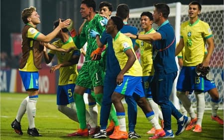 Jogadores da Seleção Sub-17 comemoram classificação para oitavas de final do Mundial