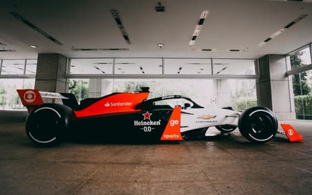 Globo expõe carro com patrocinadores da F1 2026 em São Paulo (Foto: Marcelo Brandão / Globo)