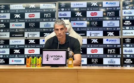 Juan Pablo Vojvoda ainda não conquistou nenhuma vitória fora de casa no Brasileirão. (Foto: Juliana Yamaoka/ Lance!)