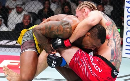 Alexander Volkov venceu Jailton Malhadinho no UFC 321 (Foto: Reprodução/UFC Brasil)