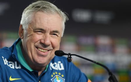 Carlo Ancelotti, da Seleção Brasileira, é o treinador mais bem pago do mundo no futebol de seleções (Foto: Mauro Pimentel/AFP)