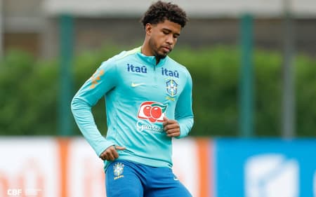 Andrey Santos, volante da Seleção Brasileira