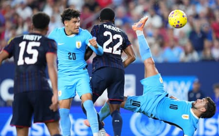 Arrascaeta faz gol de bicicleta no amistoso do Uruguai contra os Estados Unidos