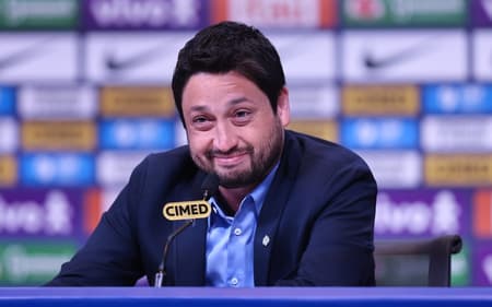 Arthur Elias durante convocação da Seleção feminina nesta segunda-feira (9). (Foto: Lívia Villas Boas / CBF)