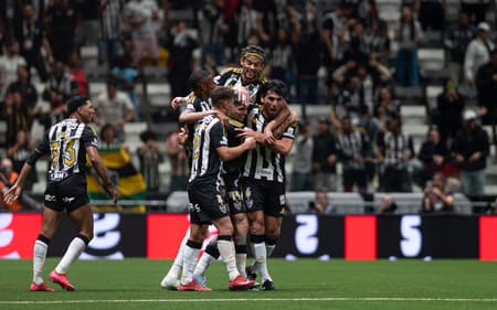 Jogadores do Atlético-MG comemoram gol contra o Maringá pela Copa do Brasil