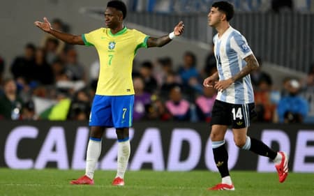 Derrota de 4x1 para a Argentina foi o pior resultado do Brasil em eliminatórias (Foto: Luis ROBAYO / AFP)