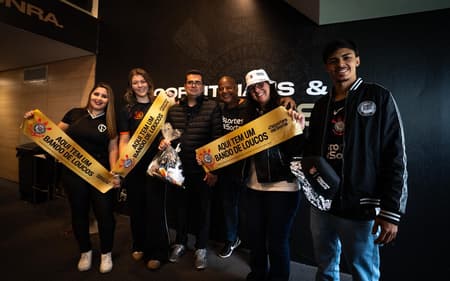 Marcelinho Carioca e torcedores do Corinthians