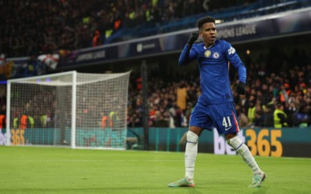 Com golaço de Estêvão, o Chelsea venceu o Barcelona por 3 a 0, pela Champions League (Foto: Adrian Dennis / AFP)