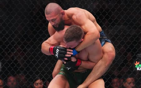 Chimaev contra Du Plessis no UFC 319 (Foto: Divulgação/UFC)