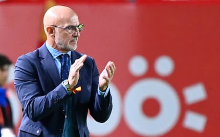 Luis de la Fuente, treinador da Espanha (Foto: Jose Jordan/AFP)