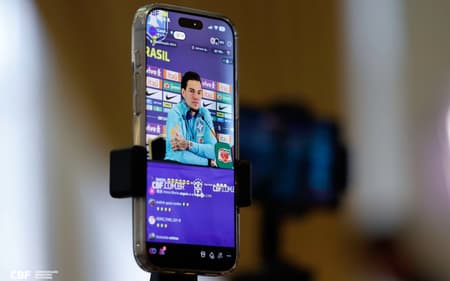 Ederson, goleiro da Seleção Brasileira, durante coletiva em Londres