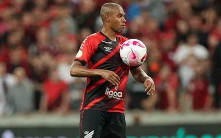 fernandinho-athletico-pr-futebol-latino-lance
