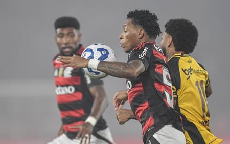 Plata jogador do Flamengo durante partida contra o Sport no Maracanã pelo Campeonato Brasileiro 2025 (Foto: Thiago Ribeiro/ Agif/Gazeta Press)