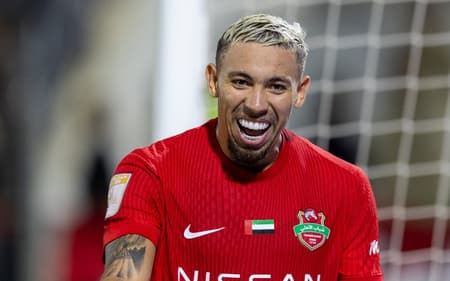 Guilherme Bala em ação pelo Shabab Al-Ahli (Foto: Twitter/Shabab Al Ahli