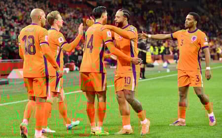 Holanda comemora gol diante da Lituânia (Foto: John Thys / AFP)